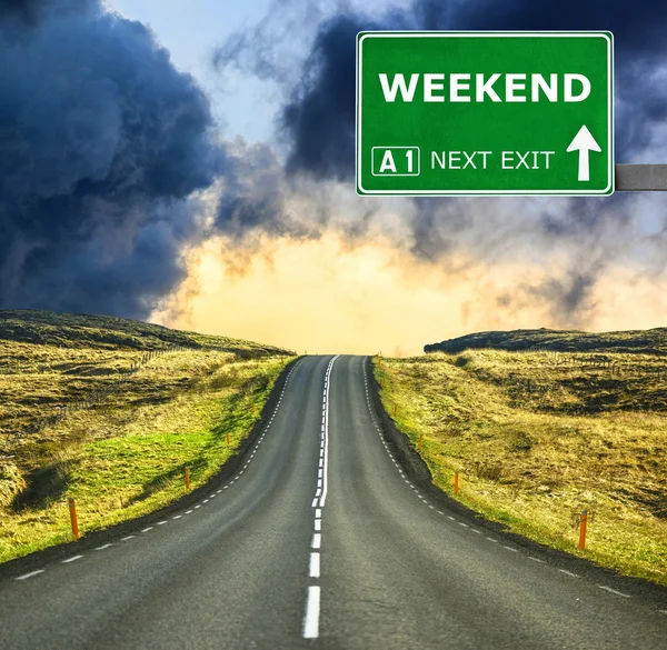 WEEKEND road sign against clear blue sky — Stock Photo, Image