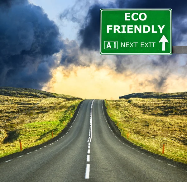 Eco Friendly πινακίδα κατά σαφή μπλε ουρανό — Φωτογραφία Αρχείου