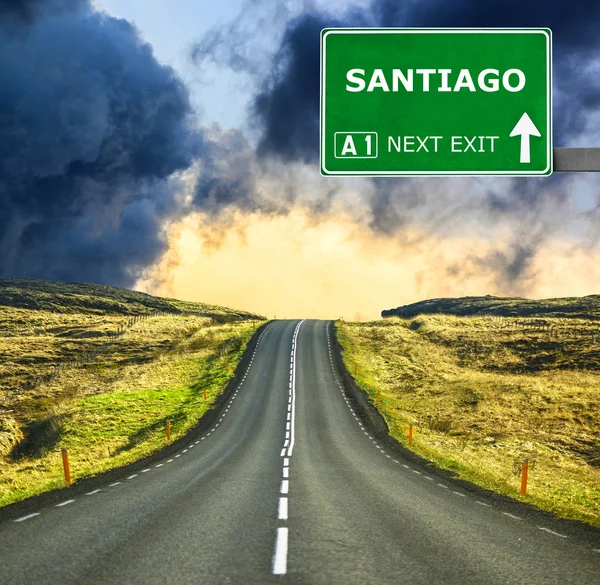 Santiago 道路标志反对清澈的天空 — 图库照片