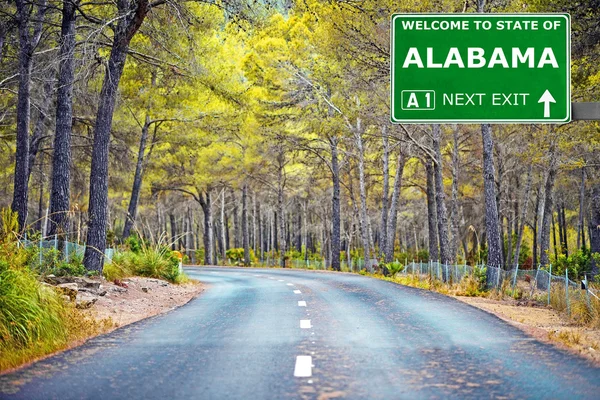 Señal de ALABAMA contra cielo azul claro —  Fotos de Stock