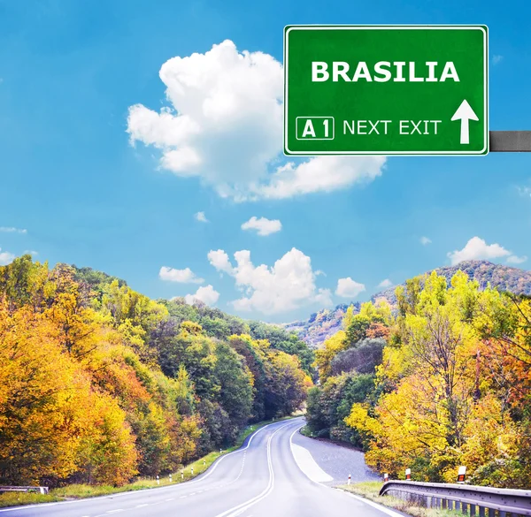 Brasilia yol işaret karşı mavi gökyüzü temizleyin