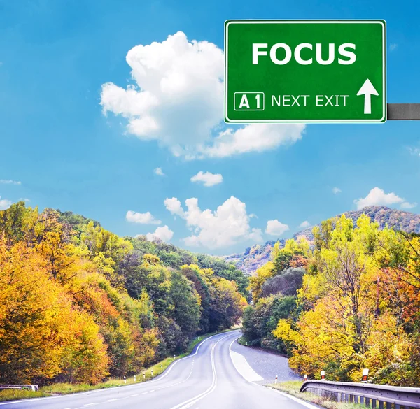 FOCUS road sign against clear blue sky — Stock Photo, Image