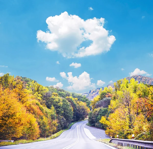 Roma yol işaret karşı mavi gökyüzü temizleyin — Stok fotoğraf