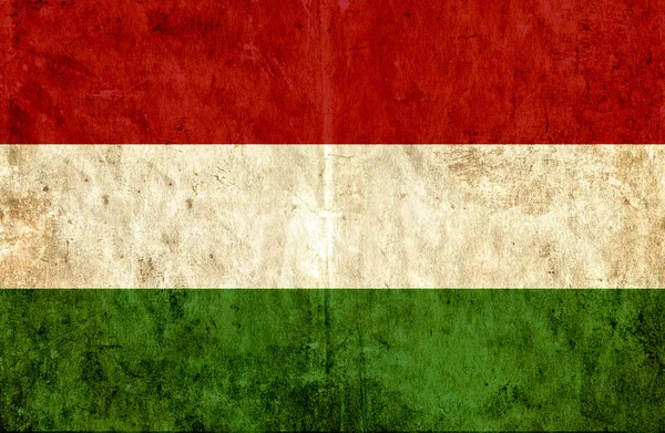 匈牙利的又脏又臭的纸制国旗 — 图库照片