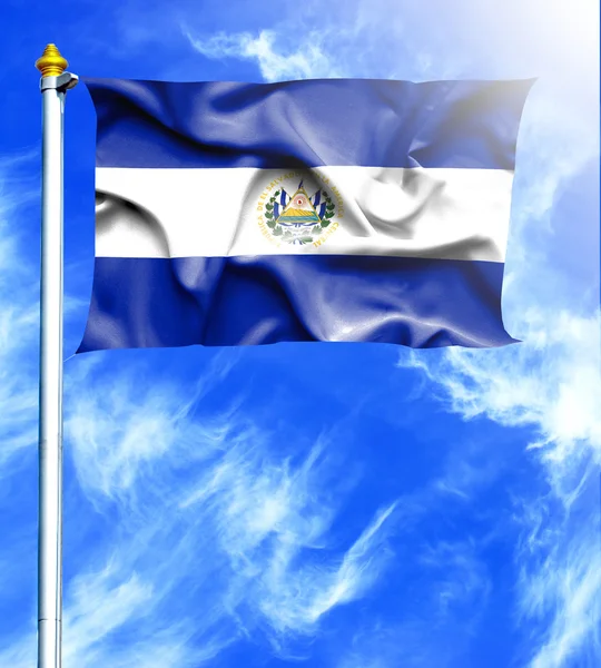 Cielo azul y mástil con bandera ondeante colgada de El Salvador —  Fotos de Stock