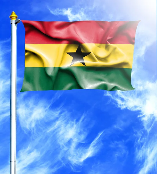 Cielo blu e albero con bandiera sventolata appesa del Ghana — Foto Stock