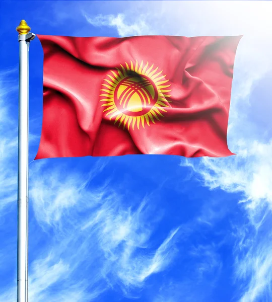Ciel bleu et mât avec drapeau agitant pendu du Kirghizistan — Photo