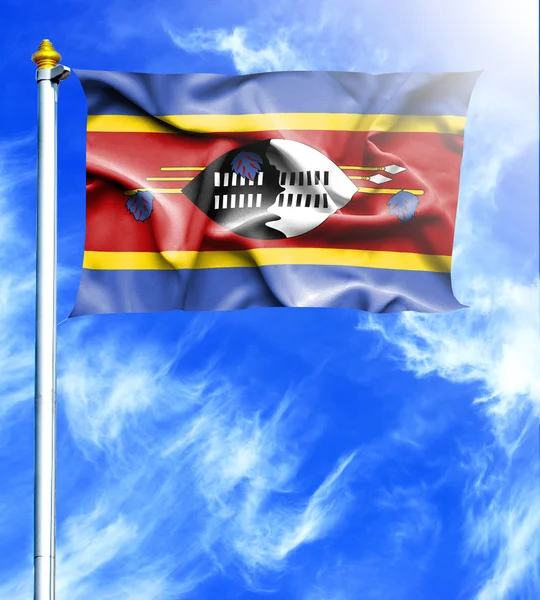 Ciel bleu et mât avec drapeau agitant pendu du Swaziland — Photo