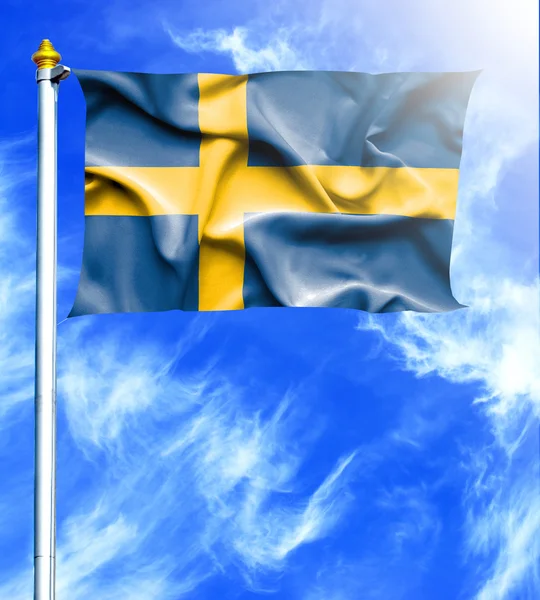 Ciel bleu et mât avec drapeau ondulé pendu de la Suède — Photo