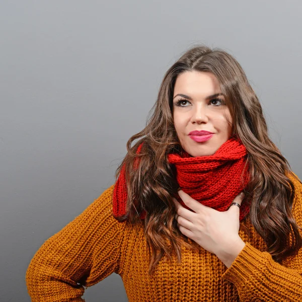 Portrait of young woman in winter clothes against gray backgroun — Stock Photo, Image