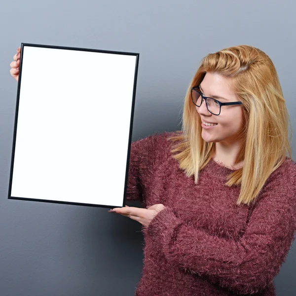 Woman holding empty frame with space for your advertisement agai — Stock Photo, Image