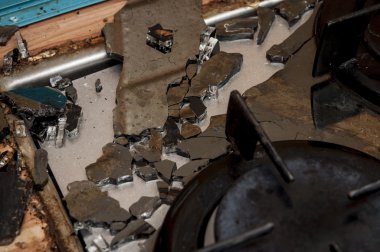  Mutfakta kırık soba