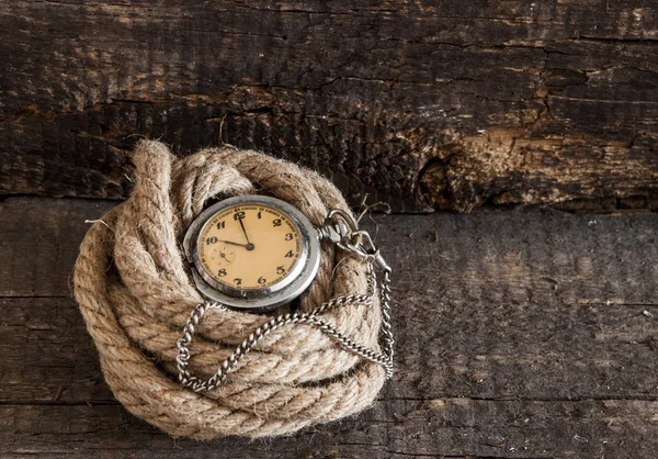 Старі кишеньковий годинник — стокове фото