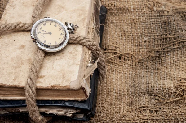 Vecchio orologio da tasca — Foto Stock