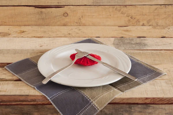  Kalp tabak çatal ve bıçak