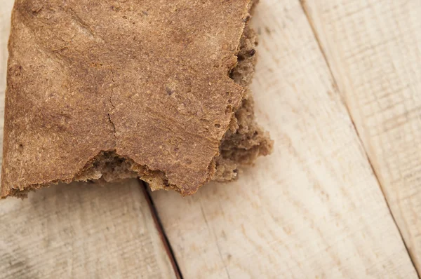 Homemade rye bread broken into pieces — Stock Photo, Image