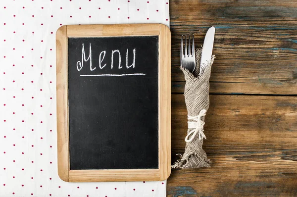 Titolo Del Menu Scritto Gesso Bianco Sulla Lavagna Con Coltello — Foto Stock