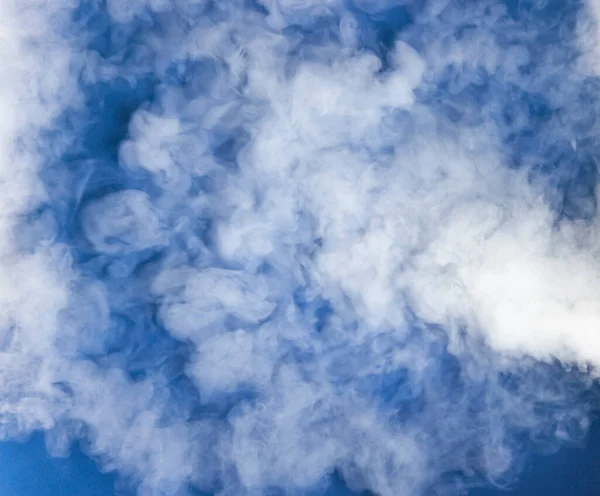Fénykép Reális Felhők Kék Sötét Háttér — Stock Fotó