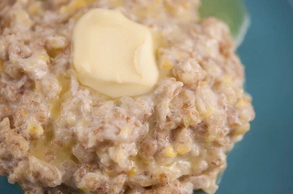 Cibo Sano Classico Porridge Piatto Blu Fondo Legno Colazione Con — Foto Stock