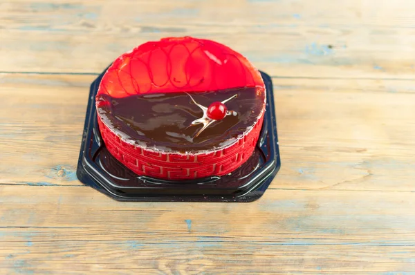 Leckerer Kuchen Mit Kirschen Und Schokoladencreme — Stockfoto