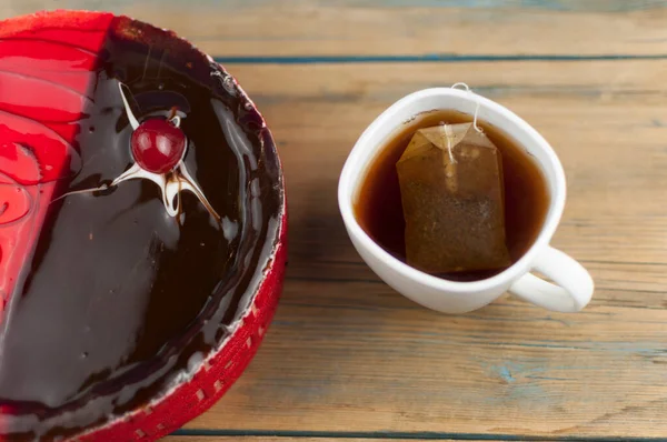 Delicioso Bolo Com Cerejas Creme Chocolate — Fotografia de Stock