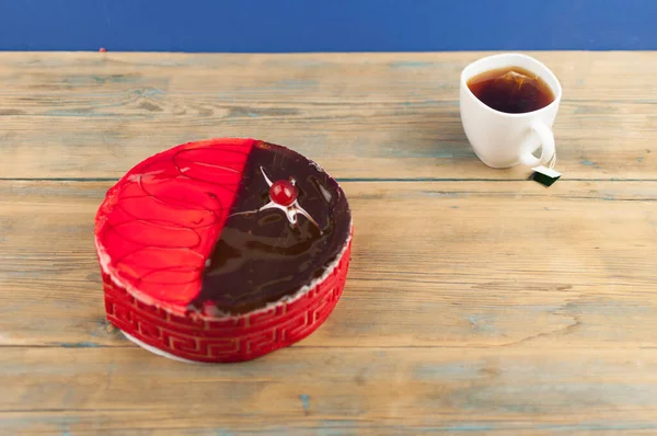 Finom Torta Cseresznyével Csokoládé Krémmel — Stock Fotó