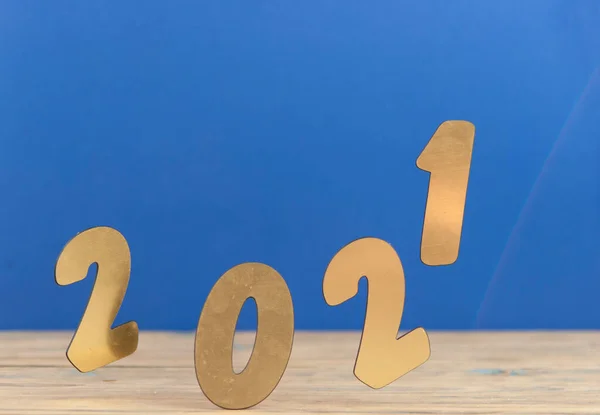 Volando Forma Números Año Nuevo 2021 Sobre Fondo Azul Feliz — Foto de Stock