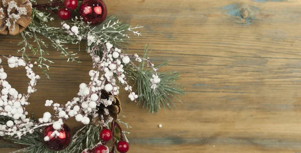 Foto Van Houten Tafel Met Wat Decoratieve Planten — Stockfoto