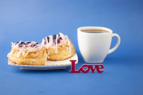 Cup Hot Coffee Sweet Pastries Blue Background — Stock Photo, Image