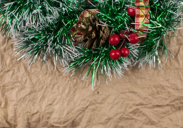 Weihnachtsbaum Und Dekorationen Auf Altem Papier Hintergrundraum Für Schriftzüge — Stockfoto