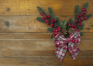 Noel kırsal arka planı - Noel ağacı ve bedava metin alanı olan eski ahşap döşeme. en üstteki görünüm