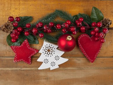 Noel kırsal arka planı - Noel ağacı ve bedava metin alanı olan eski ahşap döşeme. en üstteki görünüm