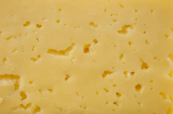 Ένα Κομμάτι Τυρί Στο Ξύλινο Τραπέζι — Φωτογραφία Αρχείου