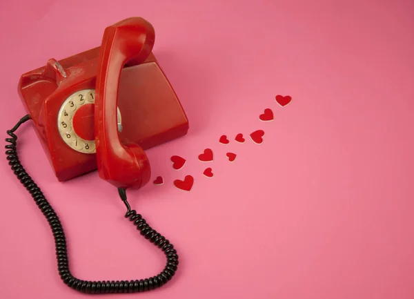 Teléfono Viejo Corazón Rojo Sobre Fondo Papel Rosa San Valentín — Foto de Stock