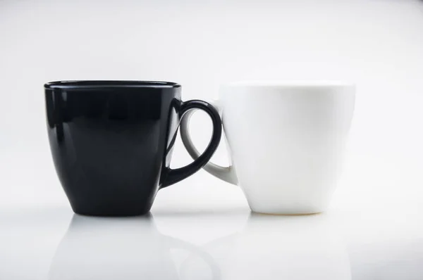 Fai Finto Tonto Due Tazze Ceramica Sfondo Bianco Caffè Bianco — Foto Stock