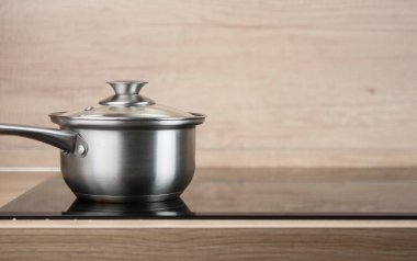 Mutfak çizimi. Fırının üzerindeki kepçe.. 