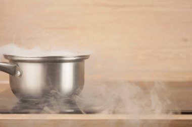 Mutfak çizimi. Fırının üzerindeki kepçe.. 