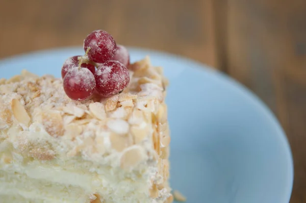 Delicioso Pedazo Pastel Plato Mesa Madera — Foto de Stock