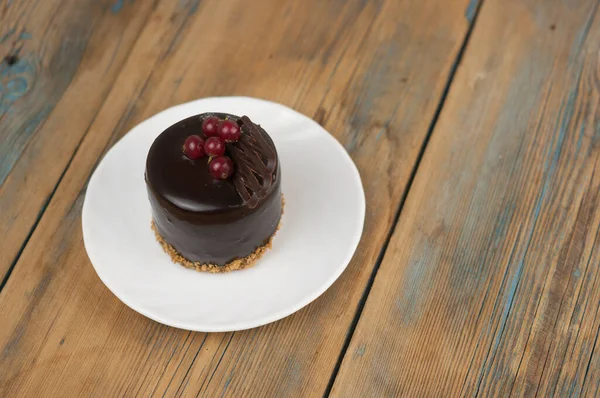 Leckerer Schokoladenkuchen Auf Dem Tisch — Stockfoto