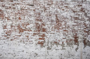 Boş Eski Tuğla Duvar dokusu. Boyanmış Duvar Yüzeyi. Grungy Wide Brickwall 'da. Grunge Red Stonewall arka planı. Zarar görmüş alçılı eski püskü bina cephesi. Soyut Web Afişi. Boşluğu Kopyala.