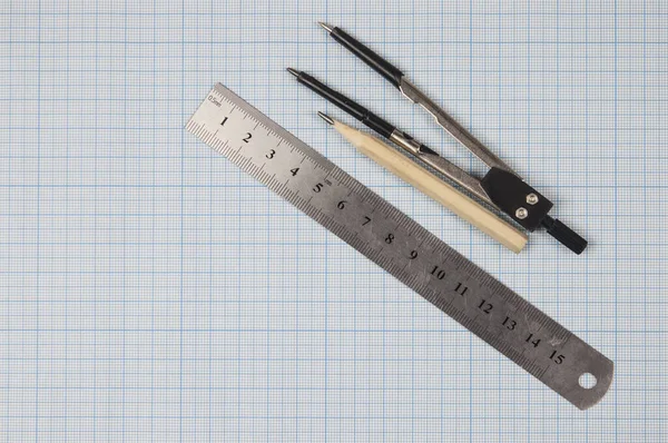 Kendi Tasarımınızı Eklemek Için Kalem Pusula Metal Cetvelli Mühendislik Grafiklerinin — Stok fotoğraf