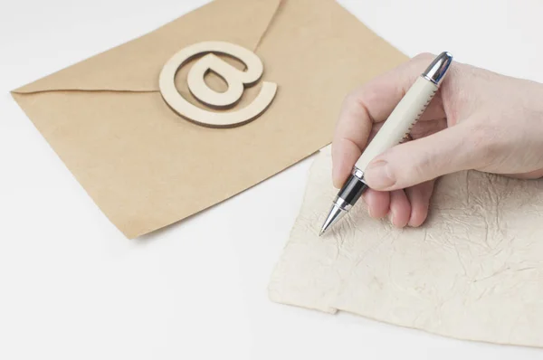 Mano Mujer Con Bolígrafo Escrito Sobre Carta Papel Vintage Tarjeta — Foto de Stock