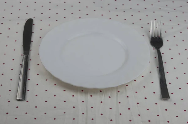 White Empty Plates Cutlery Polka Dot Napkin Setting Table Top — Stock Photo, Image