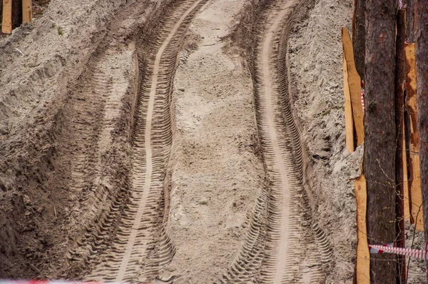 Wielafdruk Een Zandweg Het Bos Bedek Het Spoor Van Smerige — Stockfoto