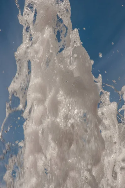 Shapeless Stream Foam Many Bubbles Splashes Shooting Blue Sky Clouds — Stock Photo, Image