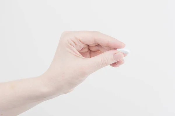 Consulta Médica Tomar Comprimidos Mão Com Comprimido Num Fundo Branco — Fotografia de Stock
