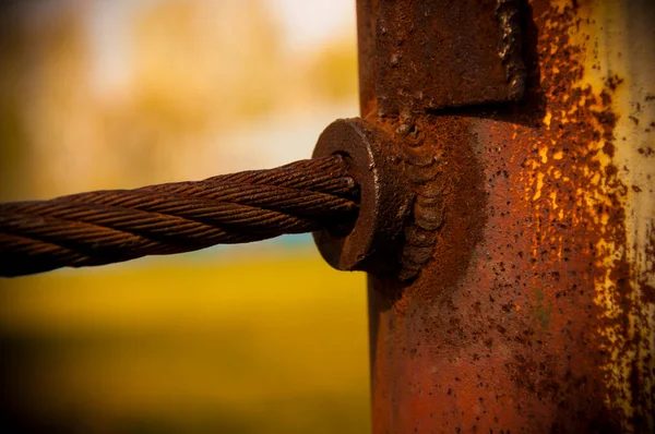 Una Imagen Cerca Una Cuerda Límite Alambre Soldada Poste Metal — Foto de Stock