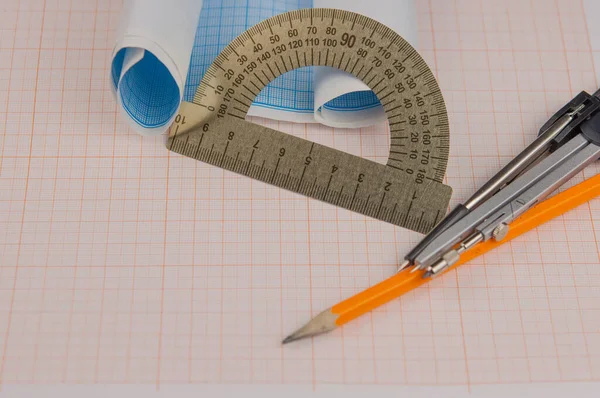 Mathematische Instrumente Liegen Auf Einem Graphenpapier Mit Kopierraum Für Text — Stockfoto