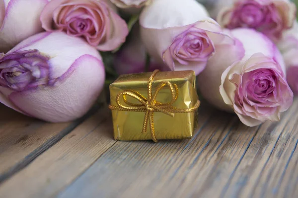 Rosa Rosen Auf Holz Hintergrund Muttertagsrosen Blumenstrauß Aus Rosa Rosen — Stockfoto