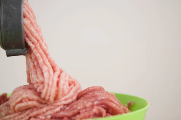 Staal Vlees Molen Verwerking Van Vlees Koken Vlees Witte Achtergrond — Stockfoto